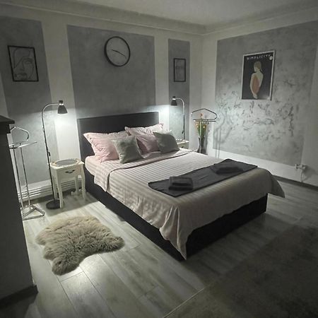 Central Studio Lcs Hunedoara Bagian luar foto