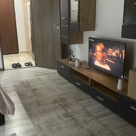 Central Studio Lcs Hunedoara Bagian luar foto