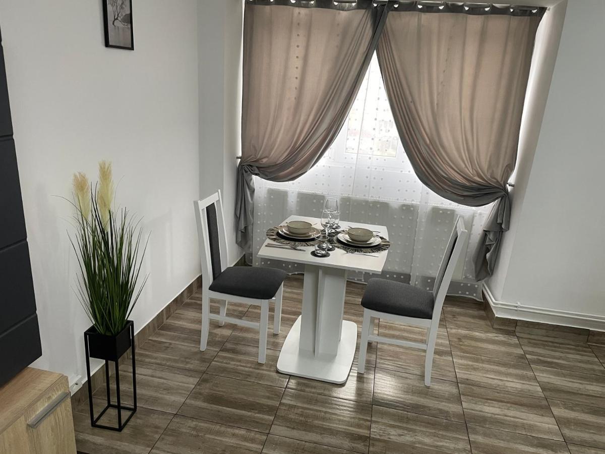 Central Studio Lcs Hunedoara Bagian luar foto