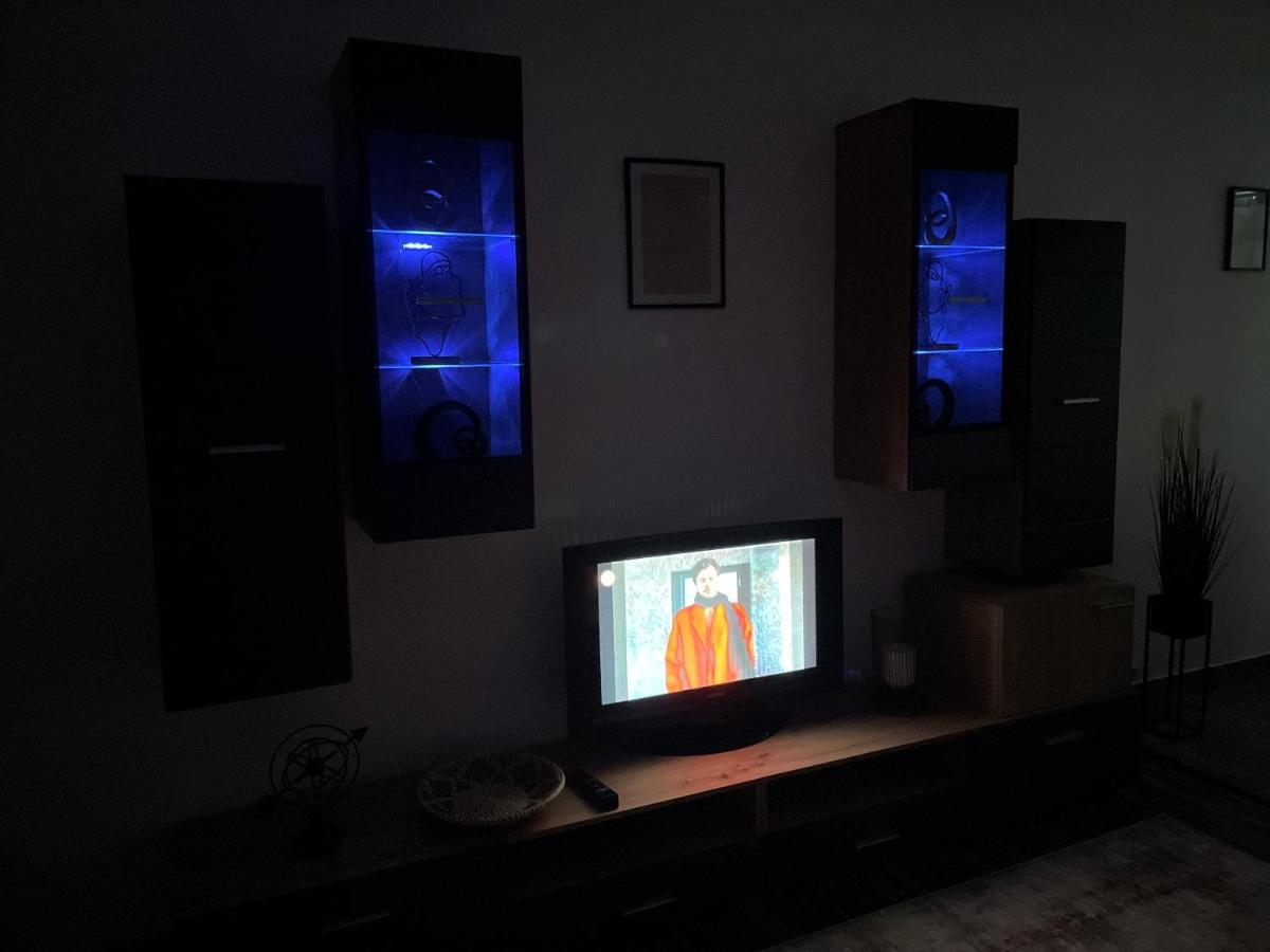 Central Studio Lcs Hunedoara Bagian luar foto