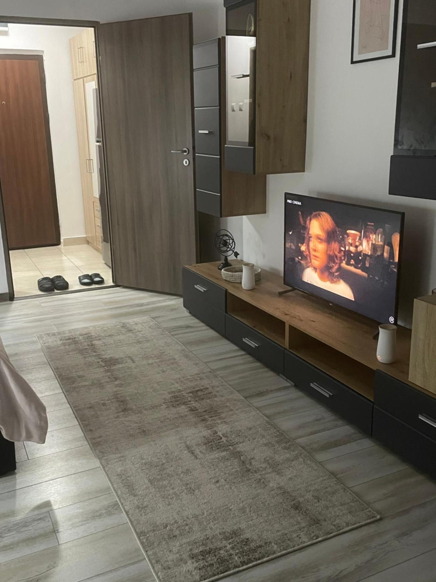 Central Studio Lcs Hunedoara Bagian luar foto
