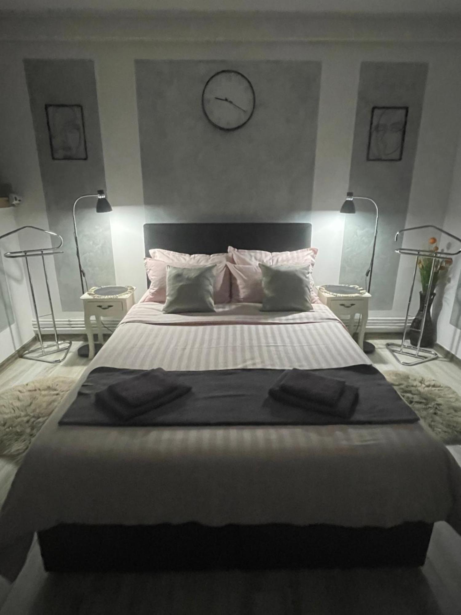 Central Studio Lcs Hunedoara Bagian luar foto