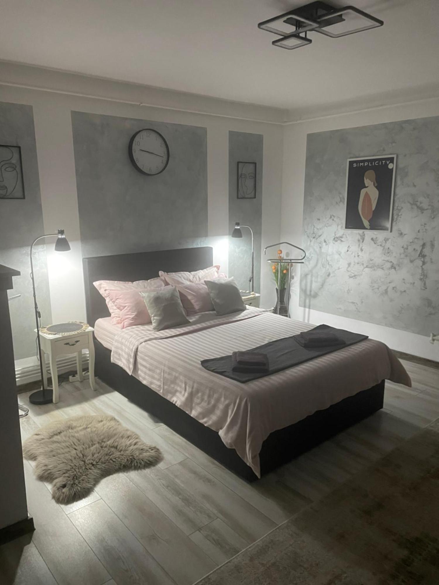 Central Studio Lcs Hunedoara Bagian luar foto
