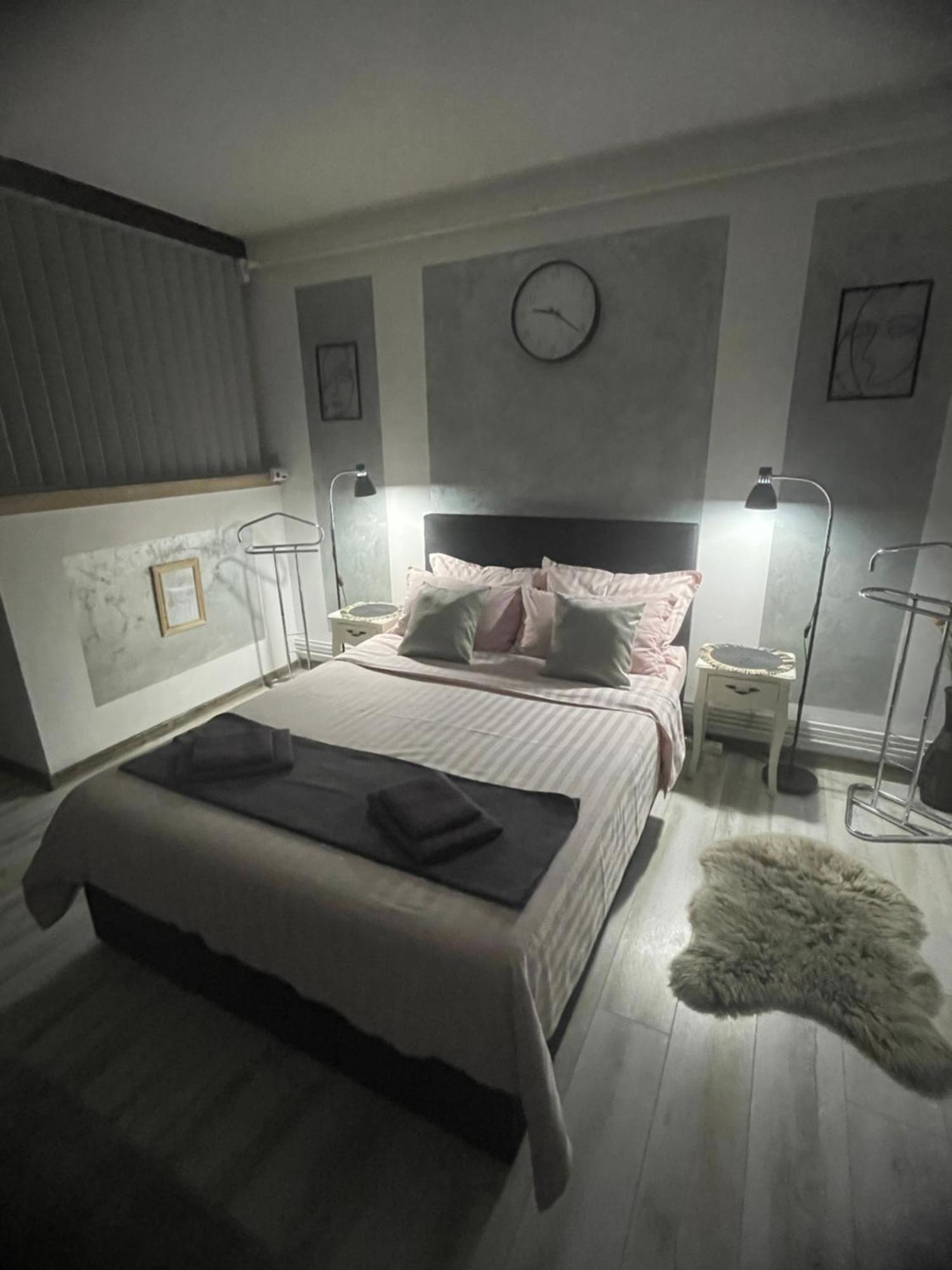 Central Studio Lcs Hunedoara Bagian luar foto