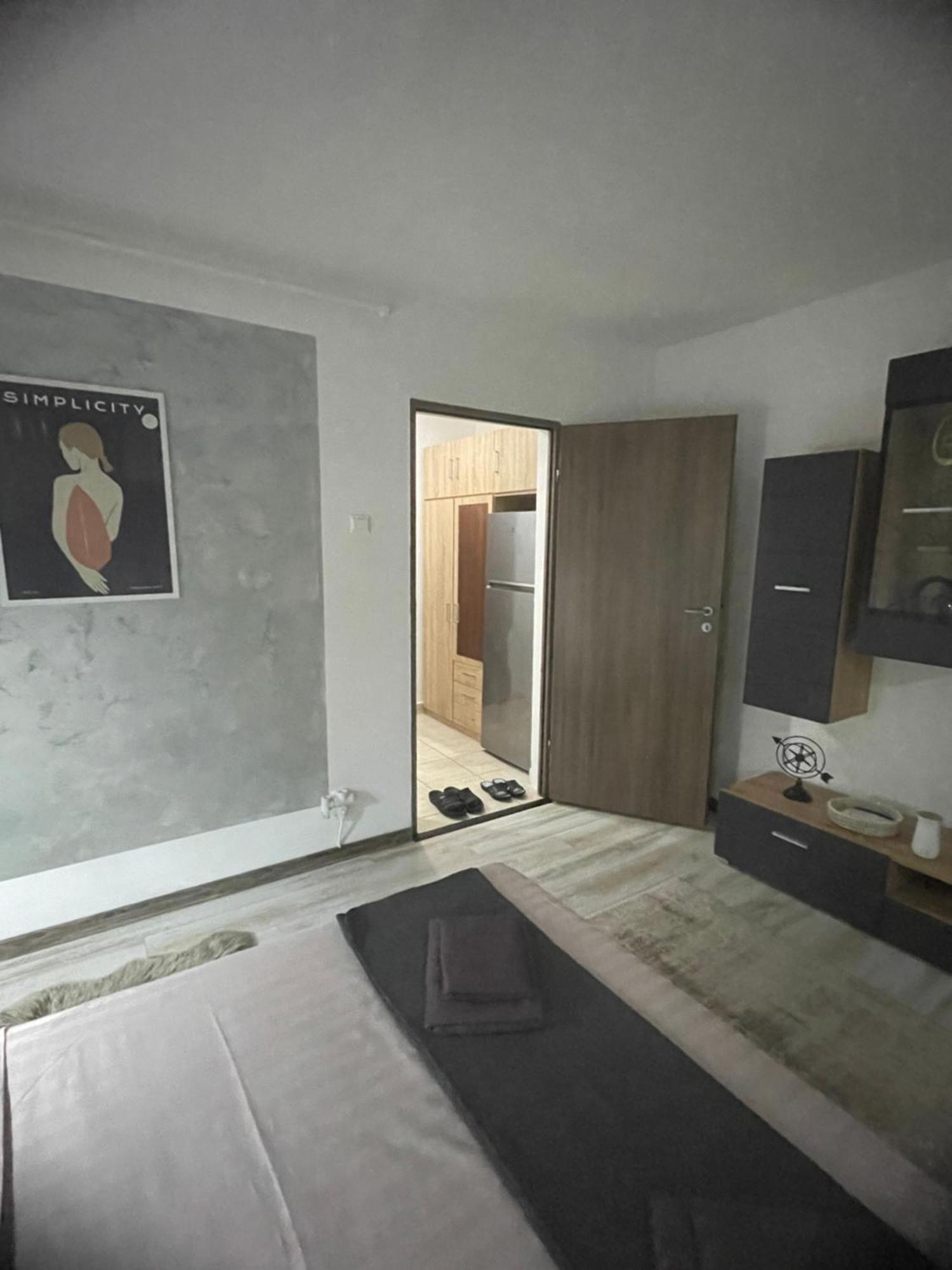 Central Studio Lcs Hunedoara Bagian luar foto