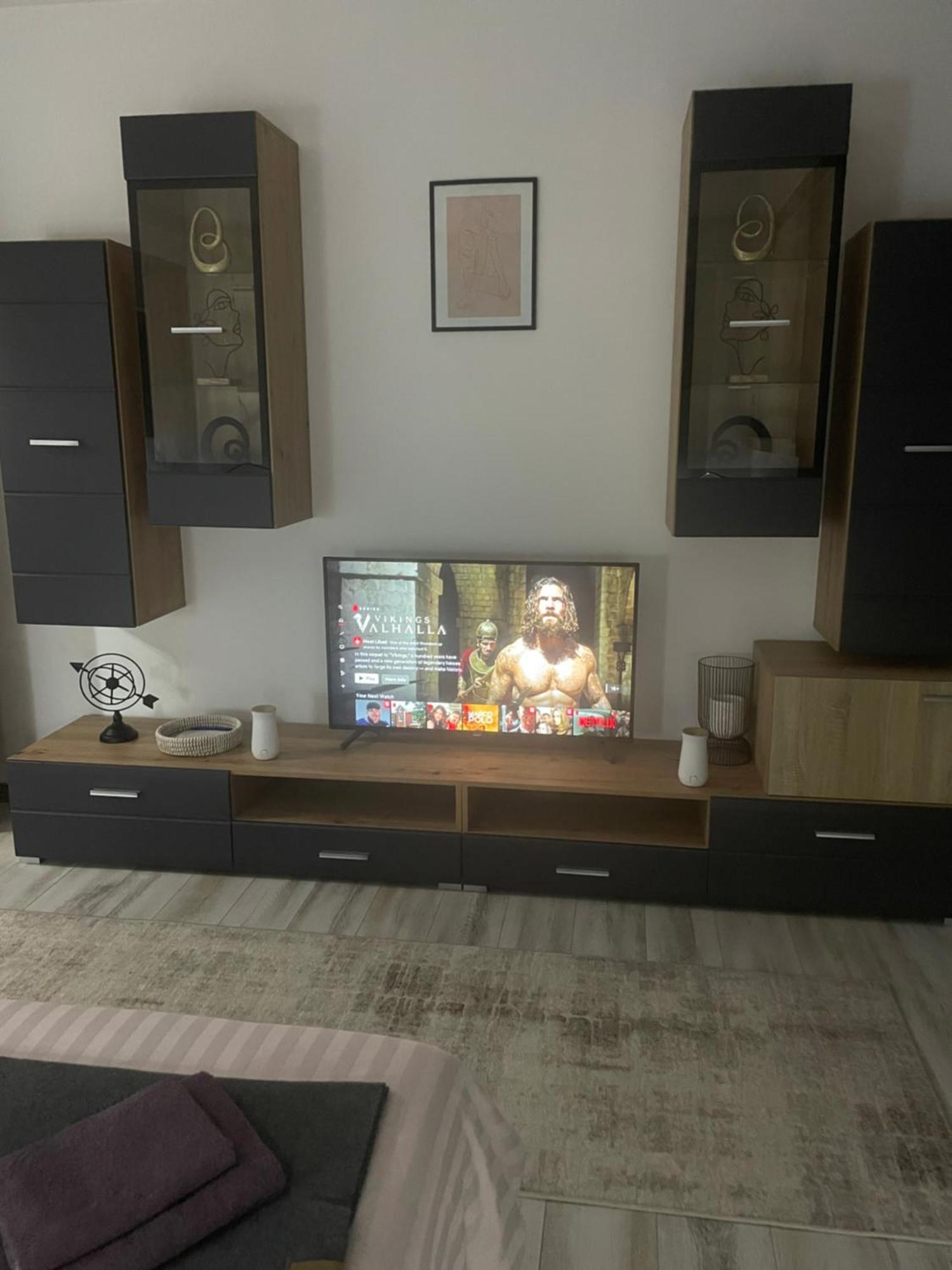 Central Studio Lcs Hunedoara Bagian luar foto