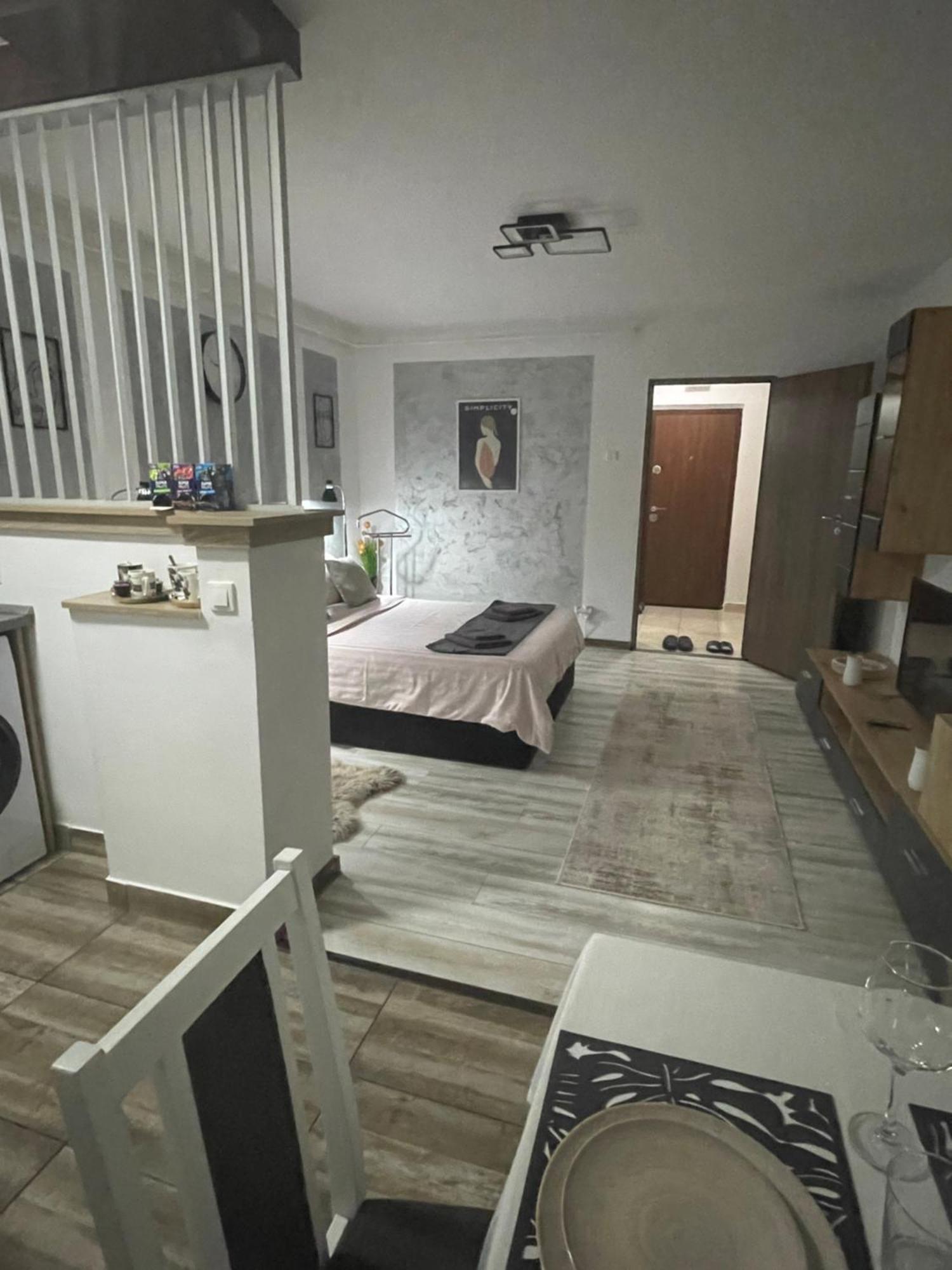Central Studio Lcs Hunedoara Bagian luar foto