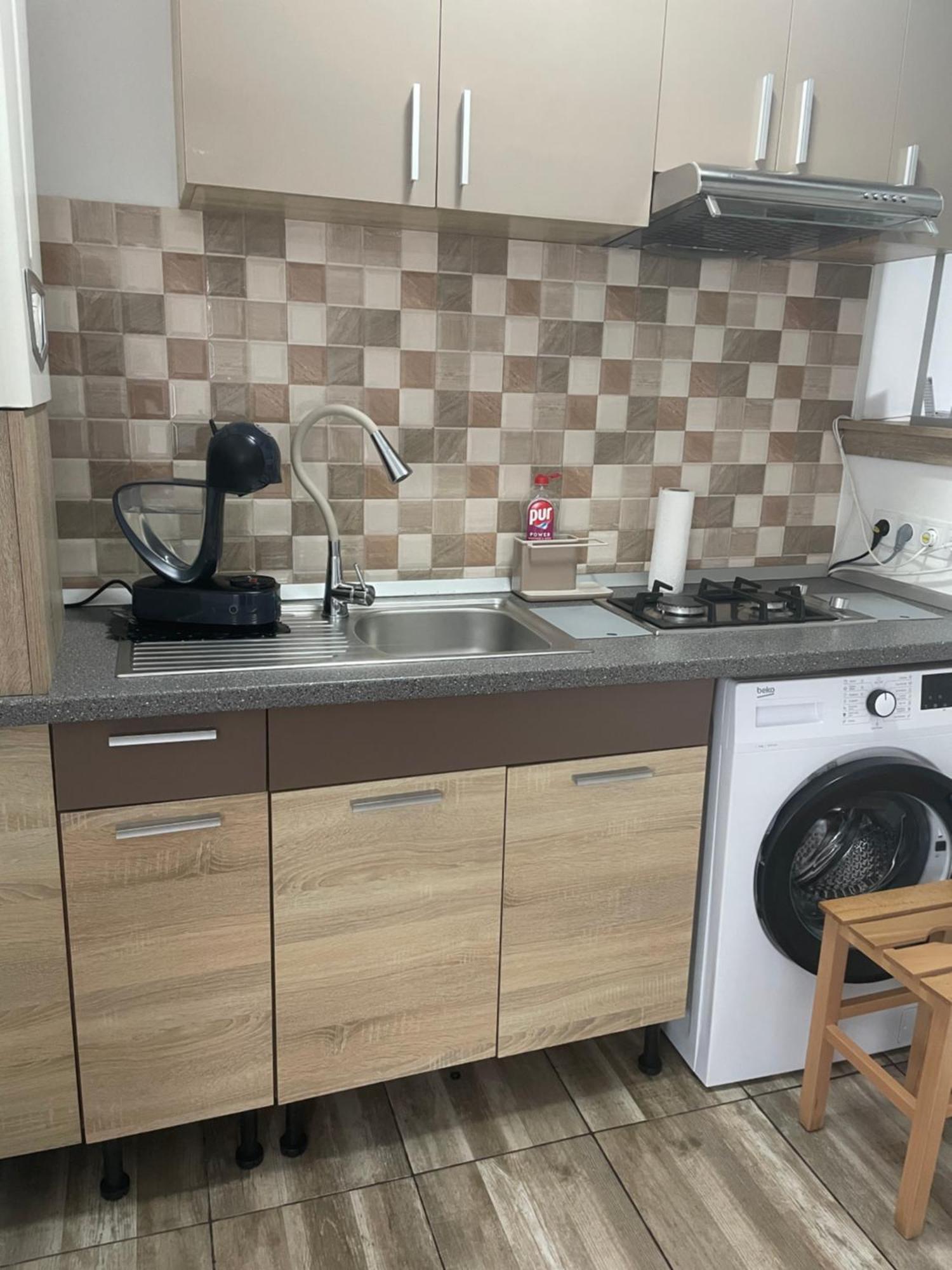Central Studio Lcs Hunedoara Bagian luar foto